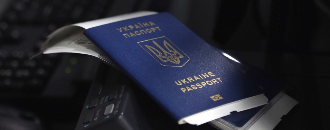 Продавав українське громадянство росіянам: у Харківській області затримали торгівця паспортами