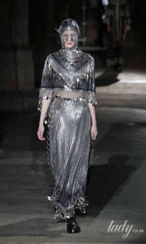 Коллекция Paco Rabanne сезона осень-зима 2020-2021: кружево, кольчуги и бахрома