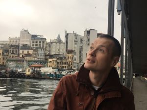В Черновцах устроили благотворительное шоу в поддержку журналиста Олега Тудана, который борется с раком