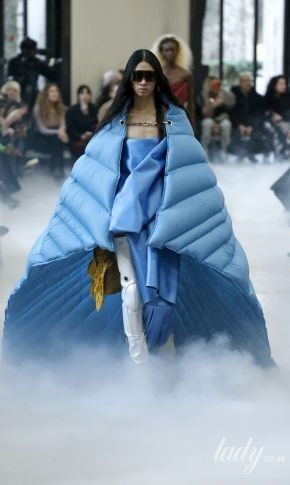Коллекция Rick Owens сезона осень-зима 2020-2021: одеяла вместо пальто и ботфорты с карманами