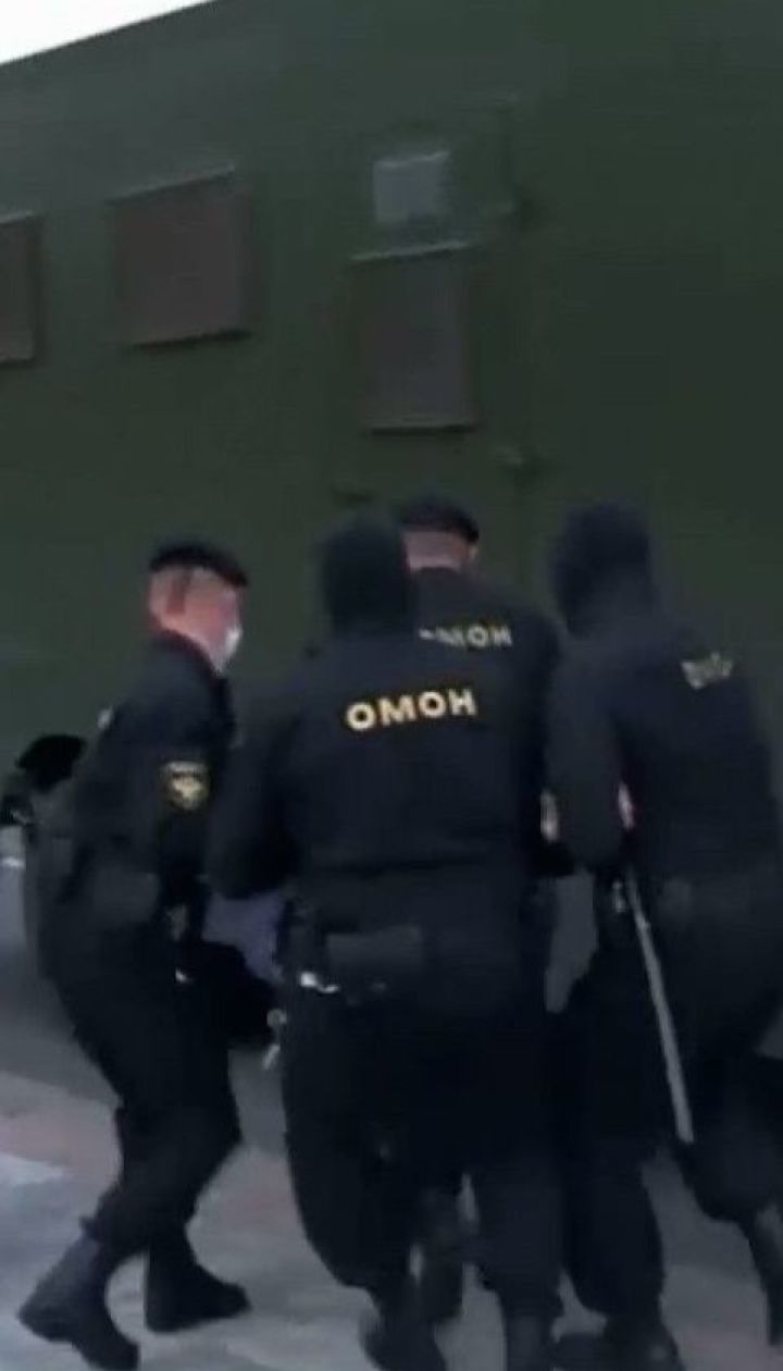Протесты в Беларуси: омоновцы жестоко подавили митинги в нескольких городах