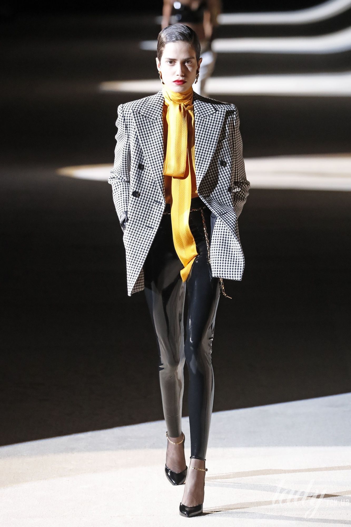 Коллекция Saint Laurent прет-а-порте сезона осень-зима 2020-2021_25