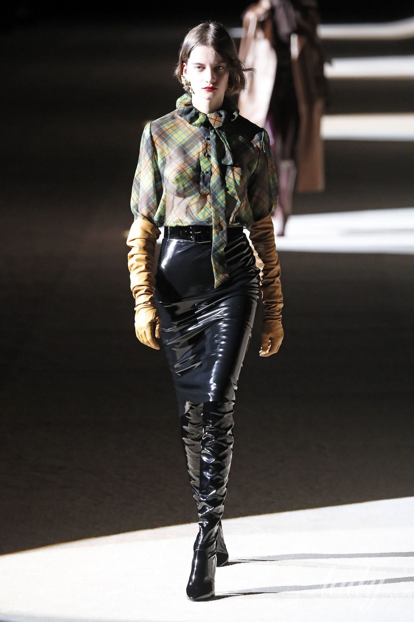 Коллекция Saint Laurent прет-а-порте сезона осень-зима 2020-2021_50