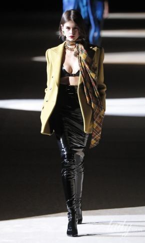Коллекция Saint Laurent сезона осень-зима 2020-2021: кружево, латекс и секс