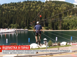"Політ" на велосипеді, німецькі санчата та найдовший тролей: що пропонують відпочивальникам в українських горах