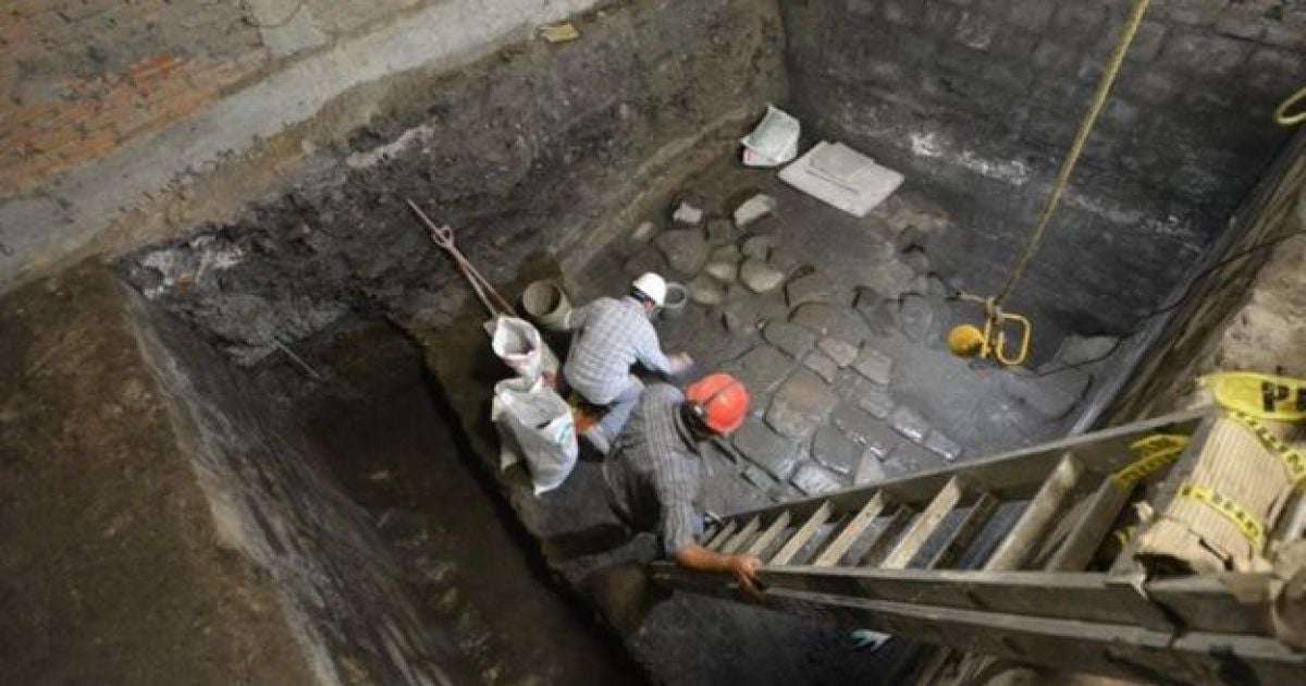 В Мехико наткнулись на остатки ацтекского дворца во время ремонтных работ