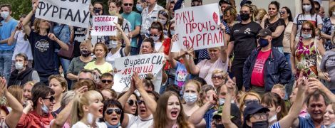 В России оставили в СИЗО оппозиционера-губернатора Хабаровска, задержание которого спровоцировало массовые протесты