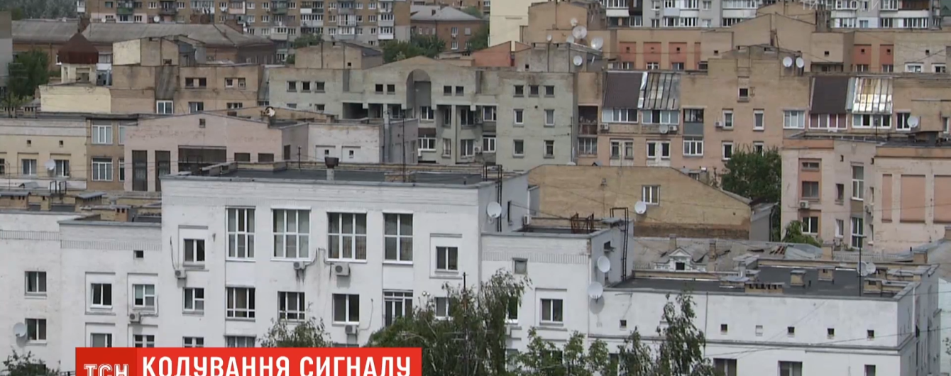 "Пути назад нет": украинцы переходят со спутниковых тарелок к официальным трансляторам