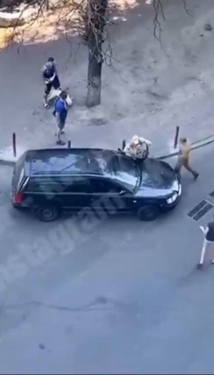 Замість оплати, дістав кулю: у Києві пасажир стріляв у таксиста, який його підвозив