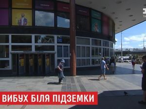 "Было очень страшно": что известно о взрыве возле метро в Киеве