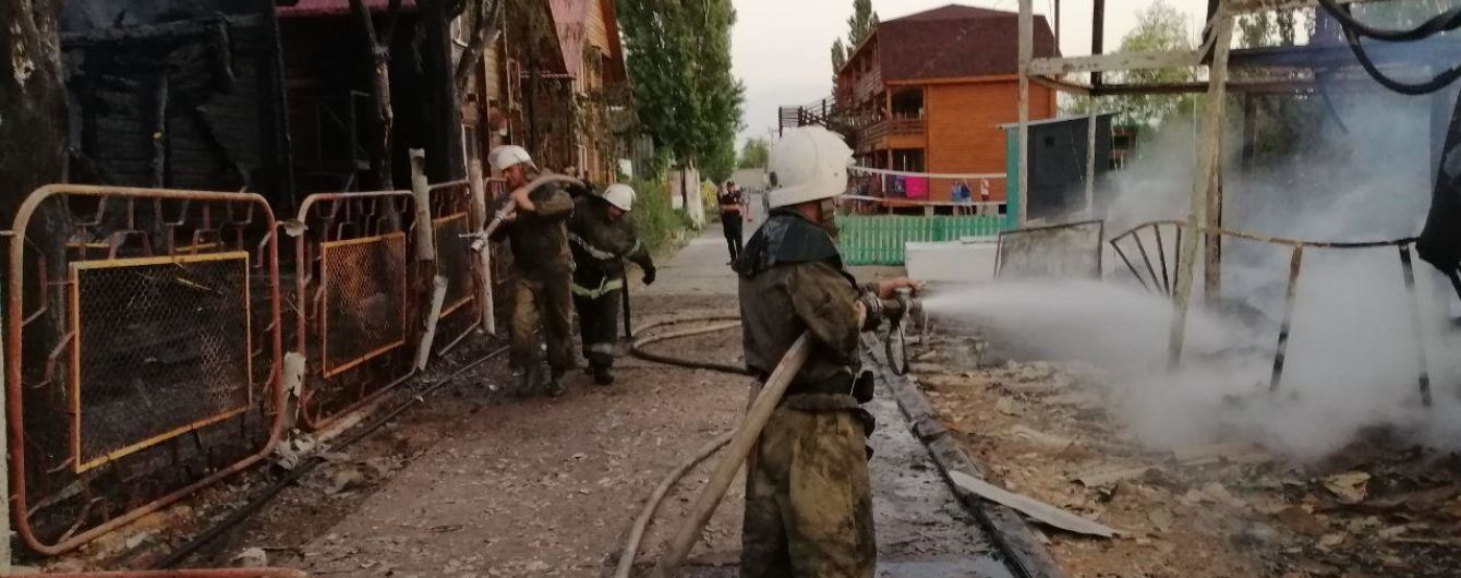 В Затоке ночью горели две базы отдыха: пострадал один отдыхающий