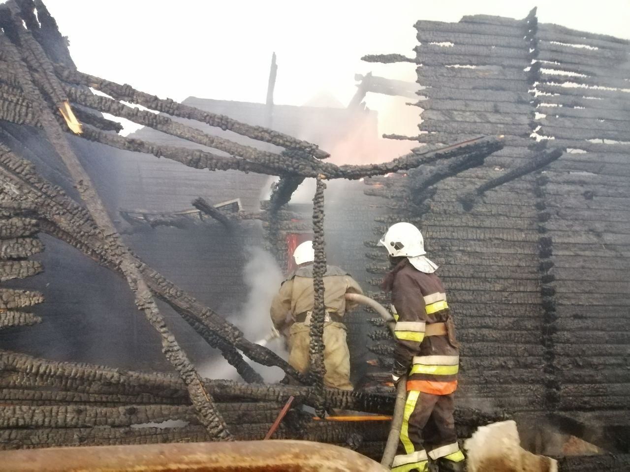 У Затоці вночі палали дві бази відпочинку