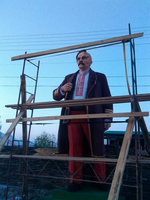 пам'ятник леніну
