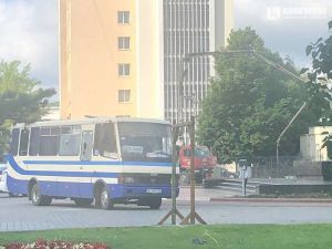 В Луцке неизвестный захватил автобус с пассажирам и угрожает взорвать