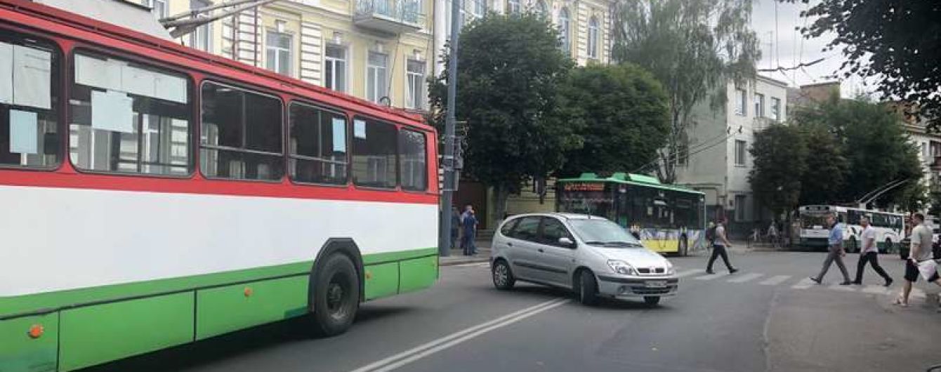На месте захвата автобуса в Луцке прозвучала очередь выстрелов