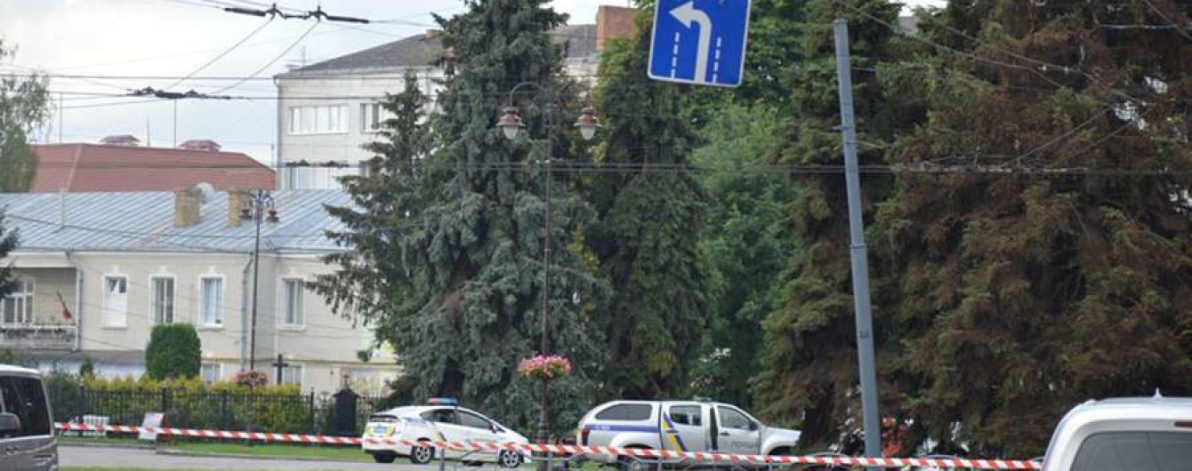 Захват заложников в Луцке: силовики эвакуировали жителей соседних домов из-за угрозы стрельбы по окнам