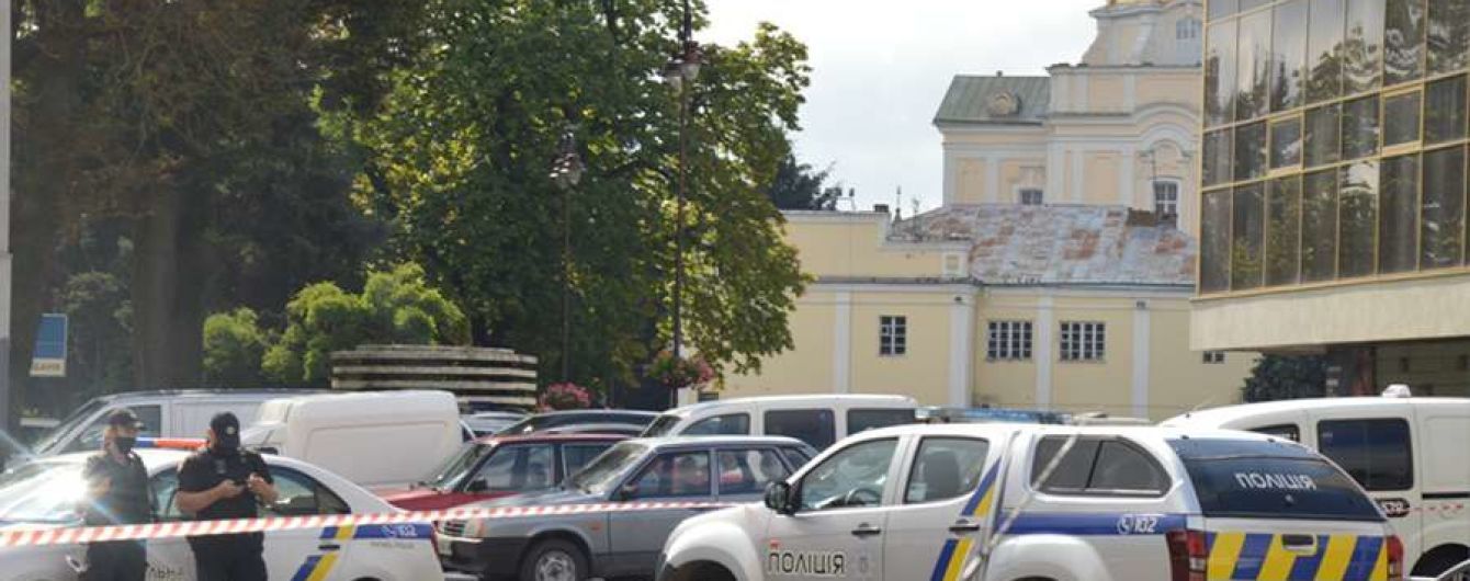 "Работают профессионалы": Зеленский прокомментировал процесс освобождения заложников луцкого террориста