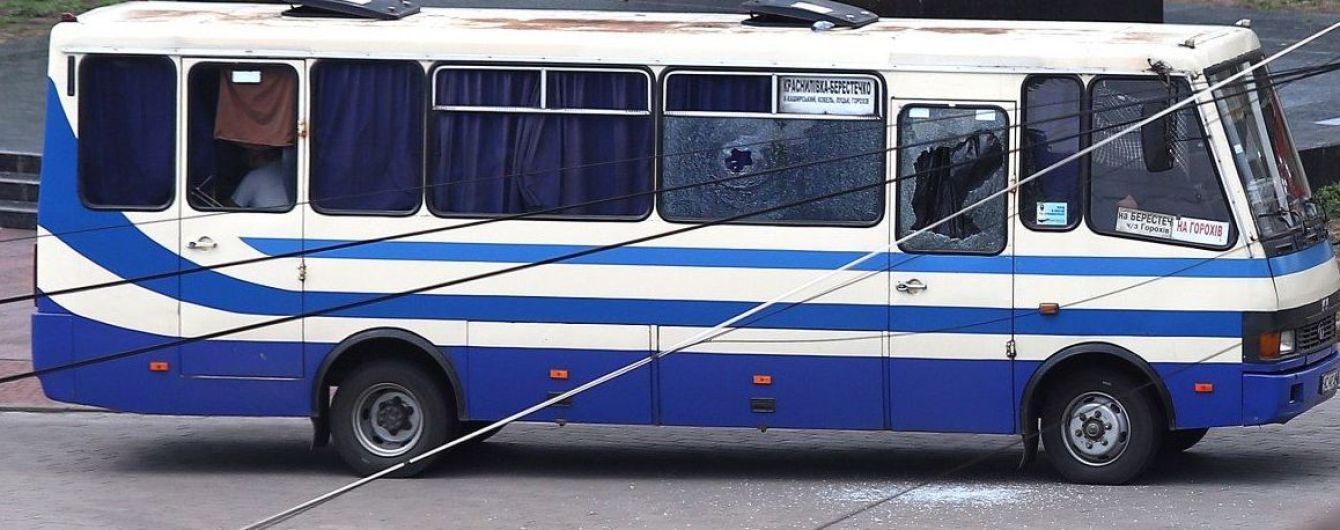 Захват автобуса: чего требует террорист в Луцке и сколько людей в заложниках