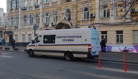 Замінування Києва: наразі шукають вибухівку на вокзалі та в аеропорту "Жуляни"