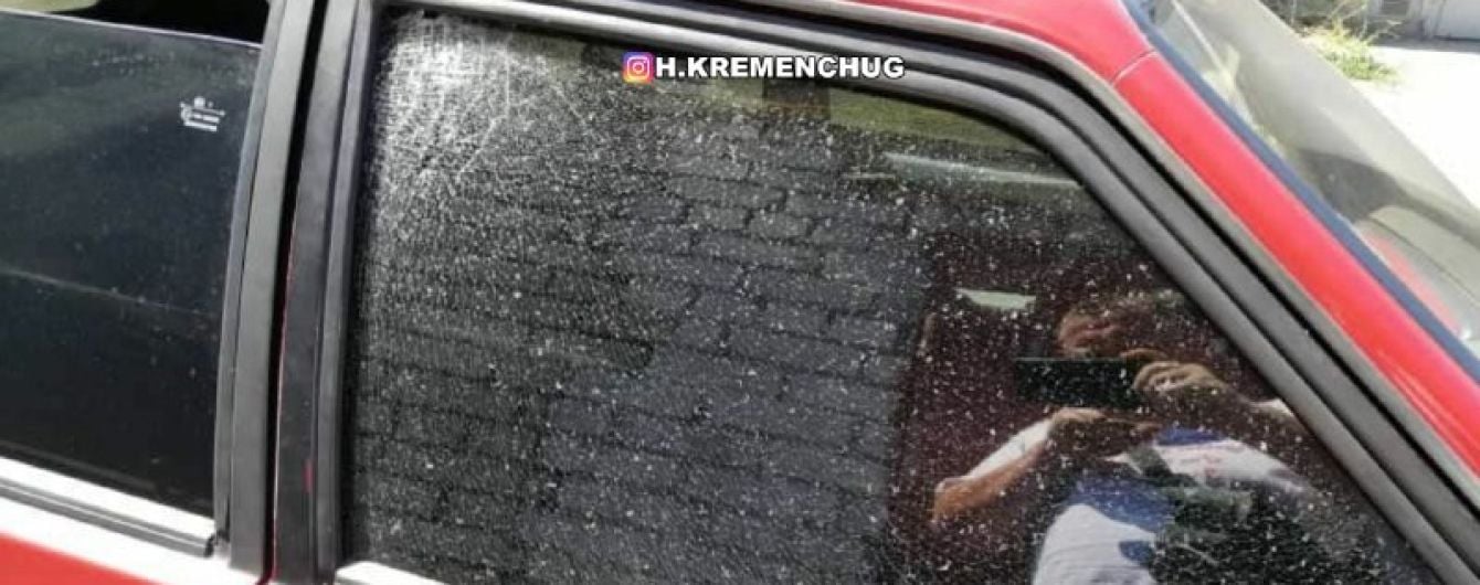 В Кременчуге неизвестные злоумышленники обстреляли автомобиль