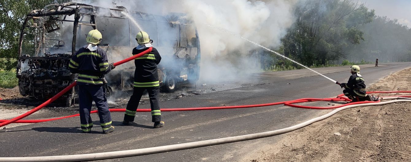Под Черкассами загорелся автобус с пассажирами