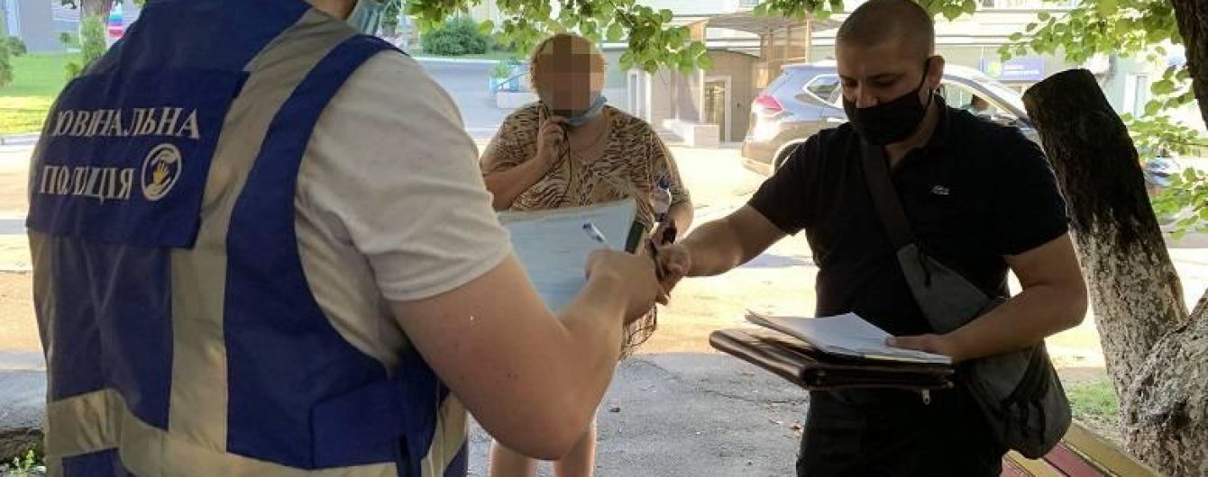 В Киеве двухлетний ребенок отравился алкоголем, пока мать пьянствовала рядом