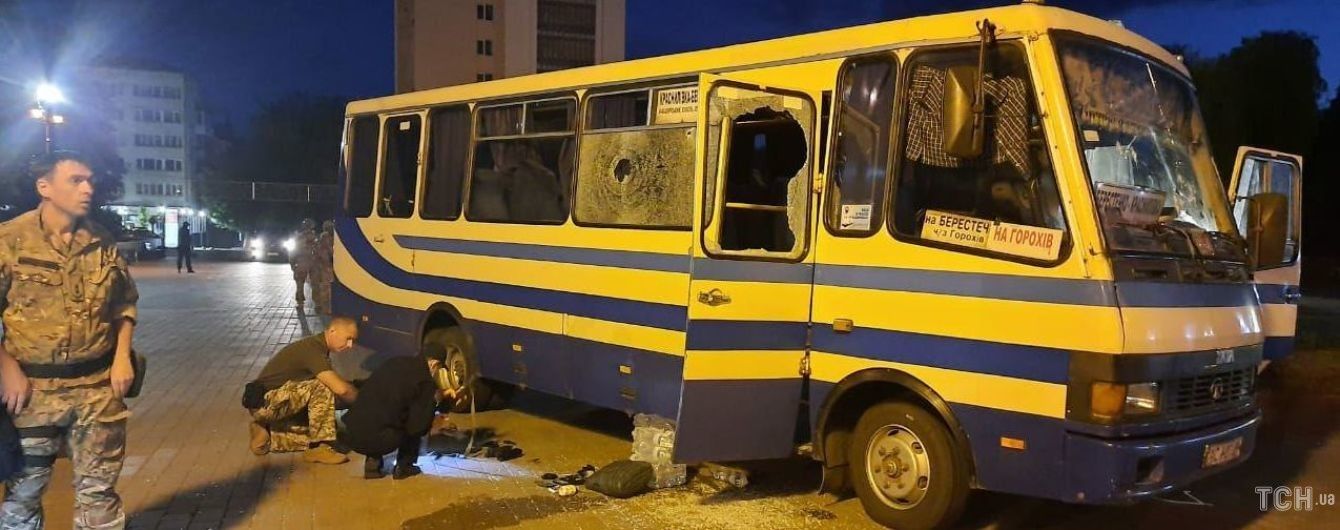 "Не угрожал и успокаивал бабушку": заложник рассказал, что делал луцкий террорист в автобусе