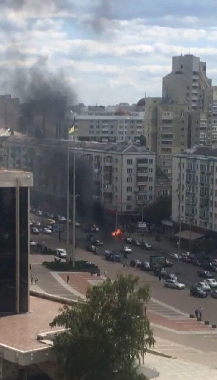 В центре Киева взорвался автомобиль