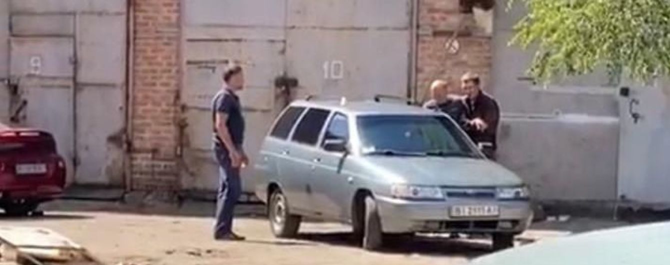 Полтавчанин получил авто и обменял заложника на начальника управления Нацполиции - Геращенко