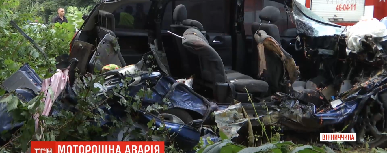 "Опель" врезался в грузовик – четверо людей погибли, еще четверо травмированы