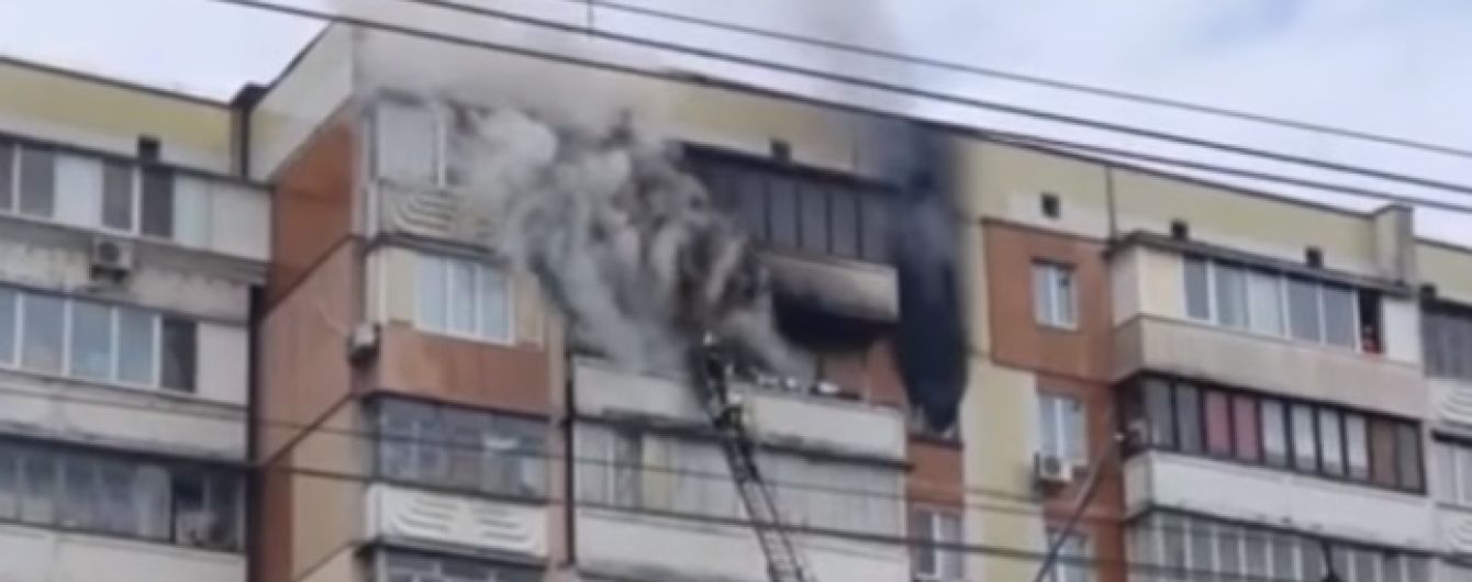 В Киеве загорелась квартира в многоэтажке: женщина сгорела заживо на балконе