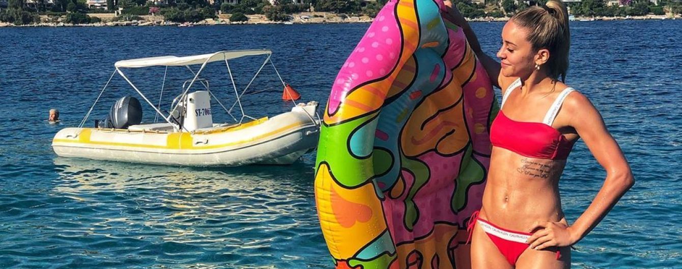 Спекотно: українська каратистка-красуня підкорила Instagram знімком в купальнику