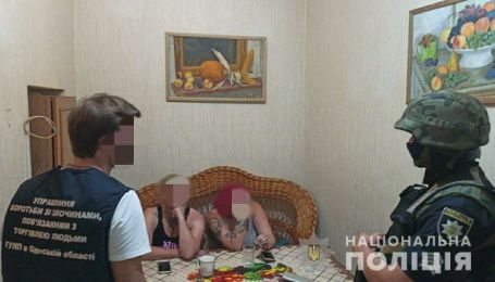 Секс-услуги от 400 до 2800 грн за час: группа сутенеров держала два борделя в центре Одессы