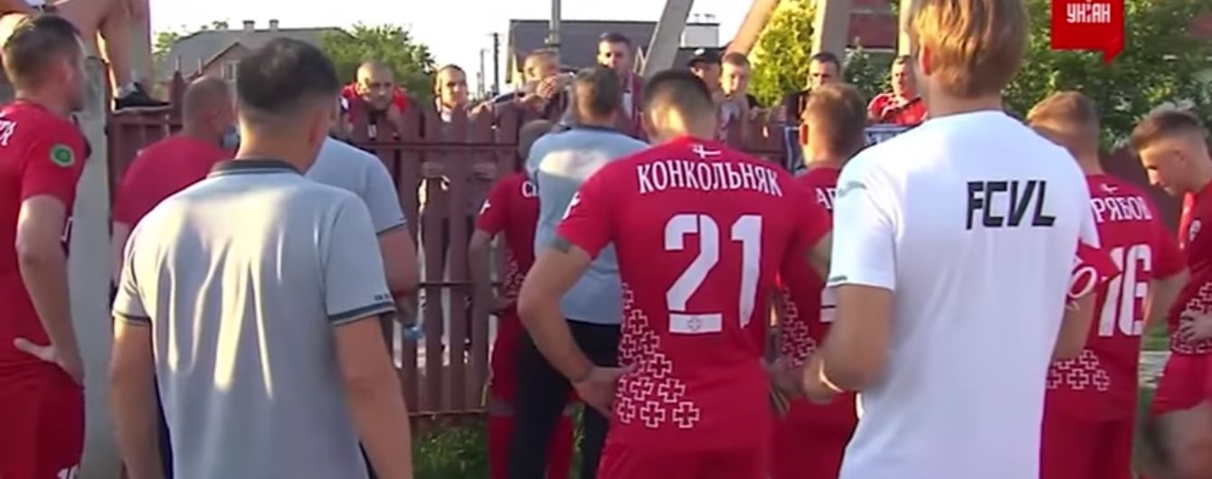 "Це село їб*не": фанати "Волині" роздали футболістам і ледь не побилися із президентом клубу-суперника
