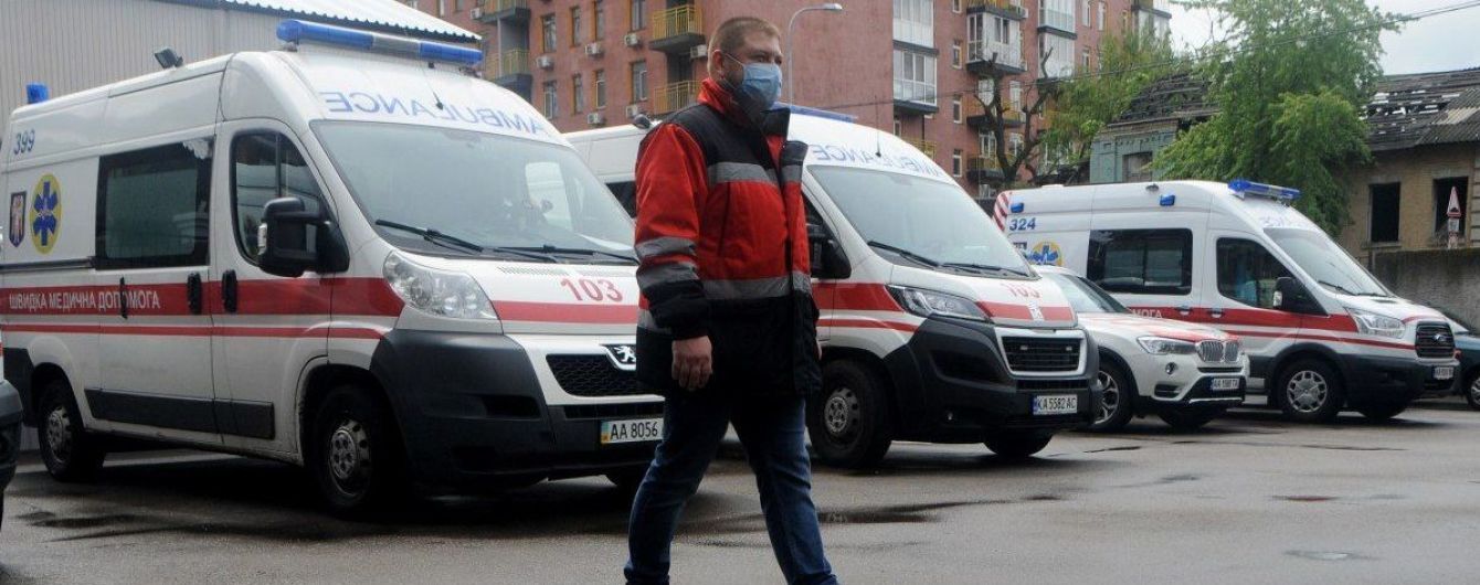 Две трети "скорых" вовремя не успевают на вызов: почему запаздывает помощь и как отреагировал Минздрав