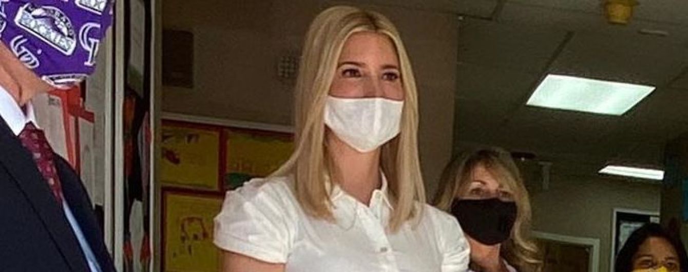 В белом платье и эспадрильях: Иванка Трамп в женственном луке посетила детский сад