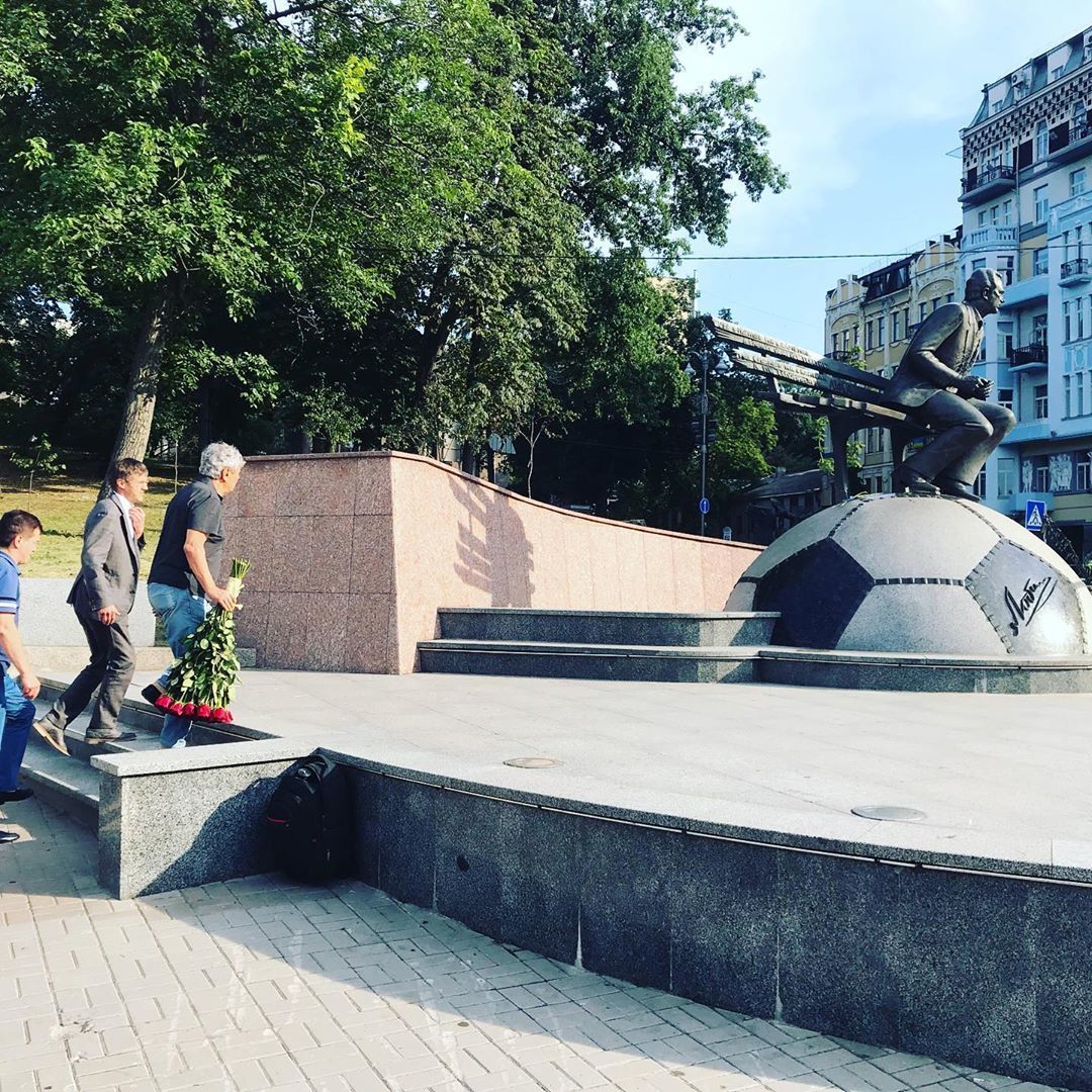 Луческу поклав квіти до пам'ятника Лобановському_1