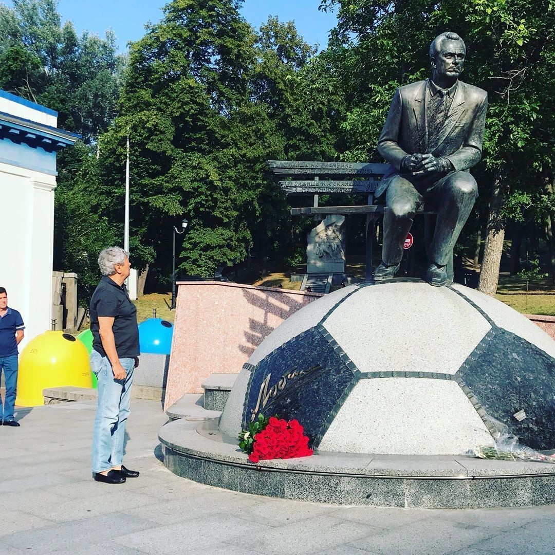 Луческу поклав квіти до пам'ятника Лобановському_2