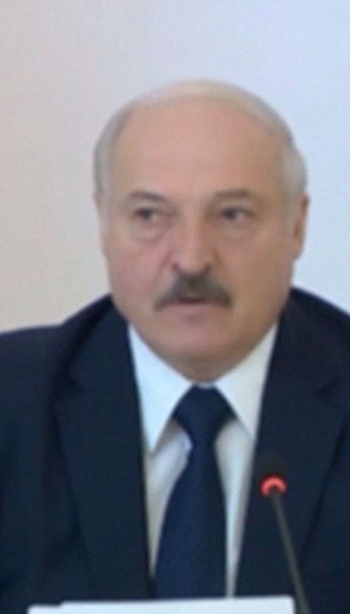 Переболел, но бессимптомно: Лукашенко заявил, что перенес коронавирус "на ногах"
