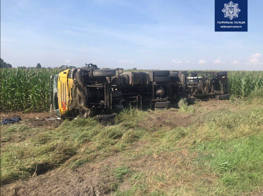 ДТП у Макарові, перекинута вантажівка