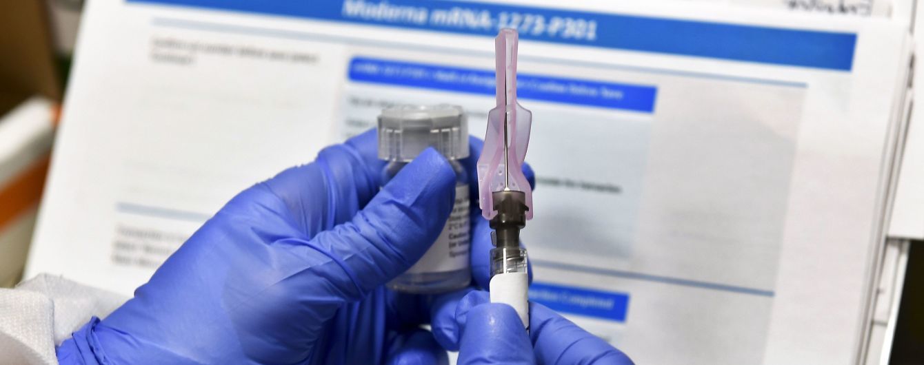 Фармкомпания AstraZeneca вновь приостановила разработку вакцины от коронавируса: названа причина