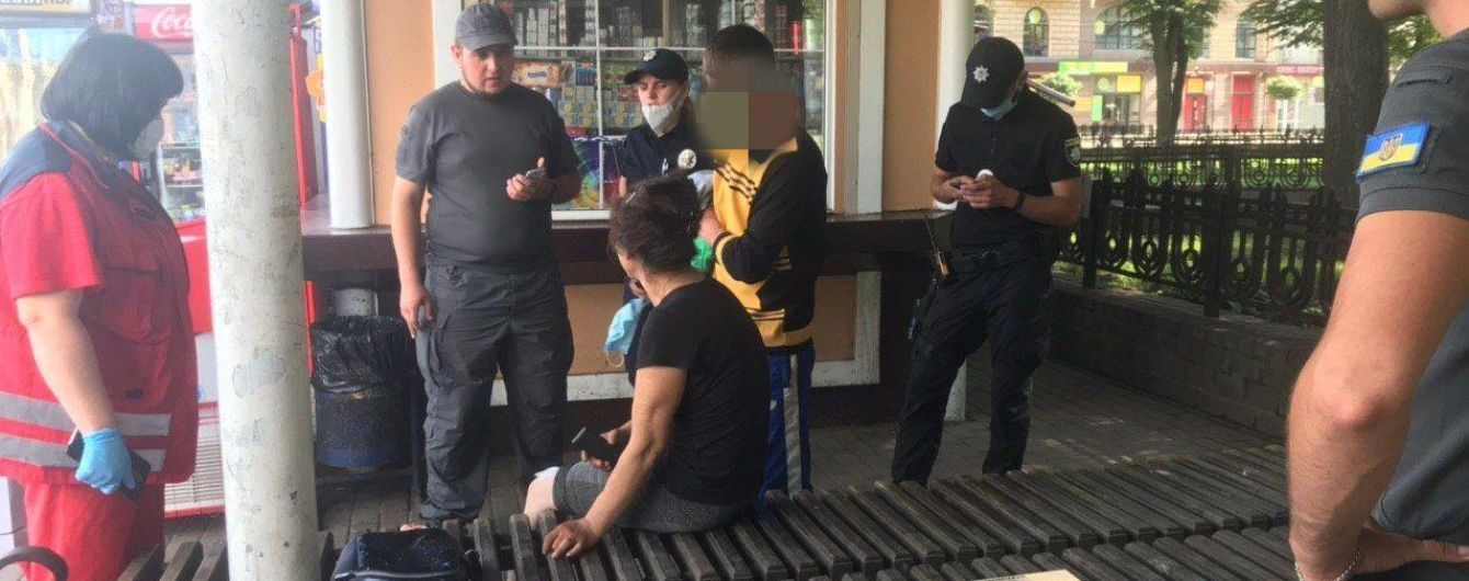 В Ивано-Франковске пьяный мужчина избил знакомую возле вокзала: женщину госпитализировали
