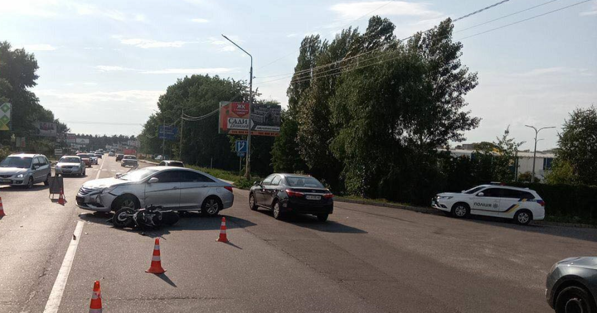 В пригороде Киева водитель Hyundai сбила мотоциклиста: появились жуткие фото
