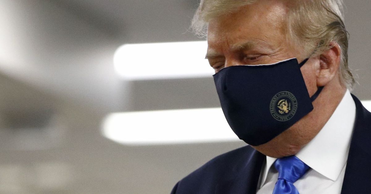 Інфікований коронавірусом Трамп почувається добре - лікарі