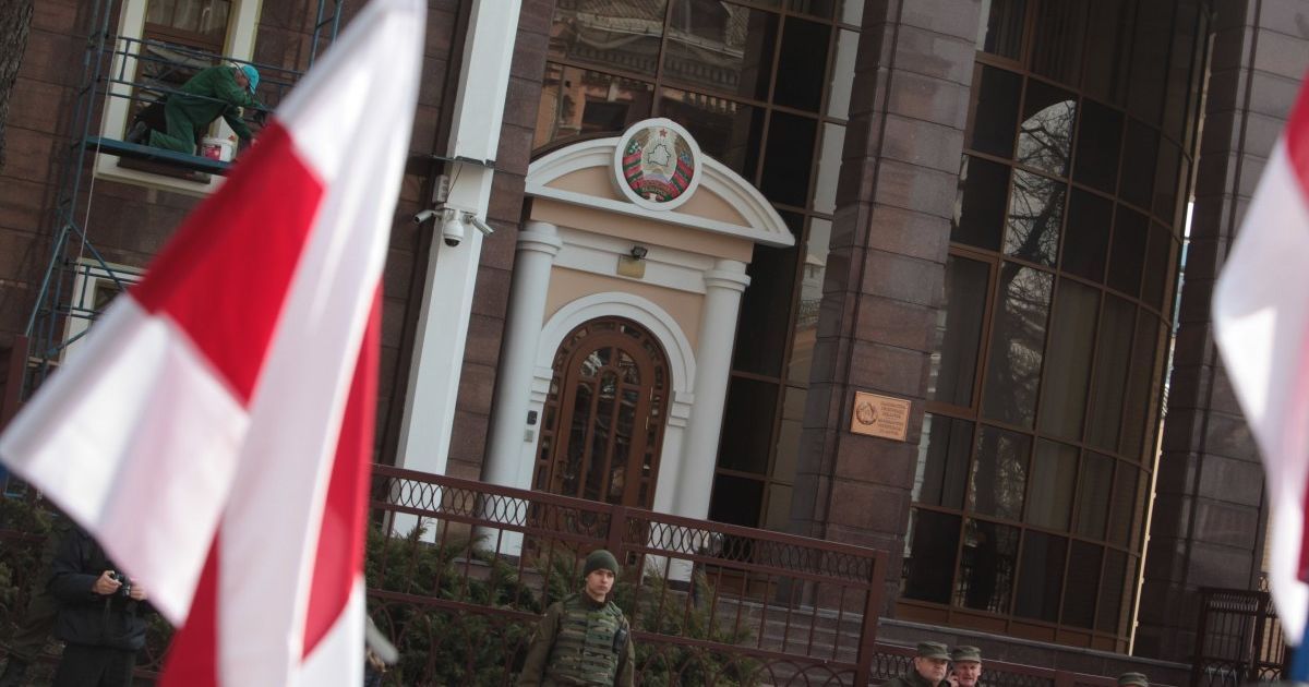 Украина отозвала своего посла из Беларуси из-за "недопустимых действий Минска"