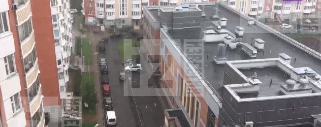 Москвичей озадачил снег в конце июля