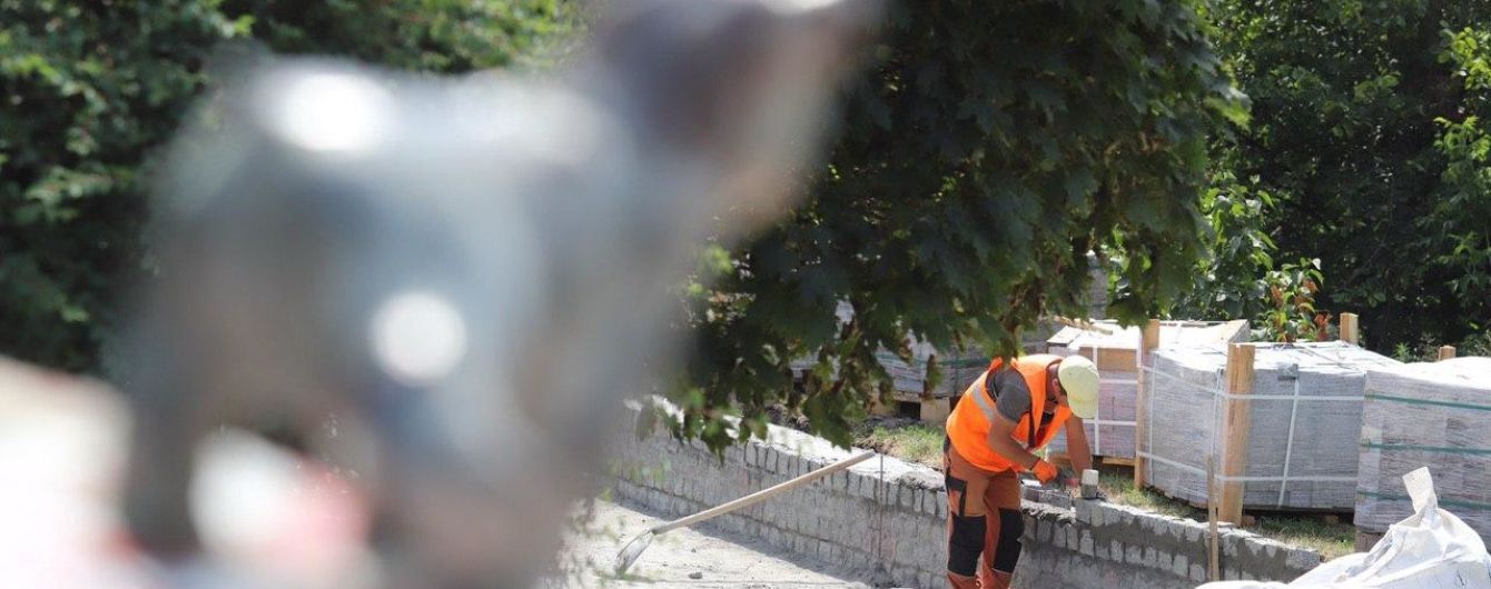 В Киеве началась реконструкция Пейзажной аллеи: расширят вход и подсветят артобъєкты