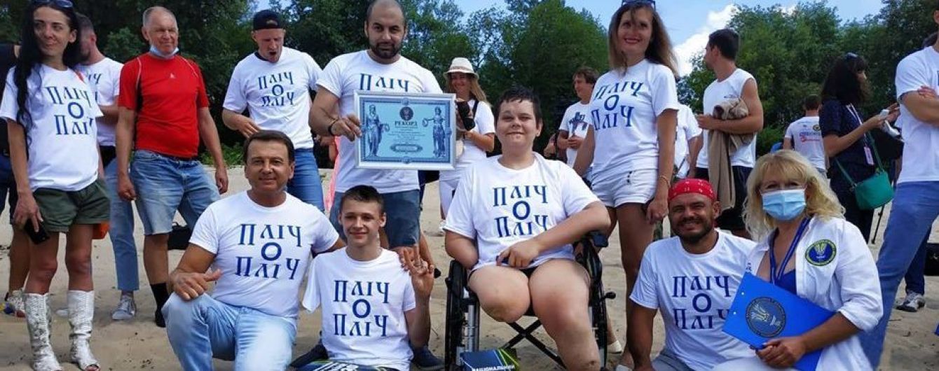 Украинский подросток без руки и ног переплыл Днепр и установил рекорд