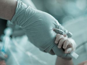 У Житомирській області жінка жорстоко побила однорічну доньку: дівчинка опинилася в реанімації