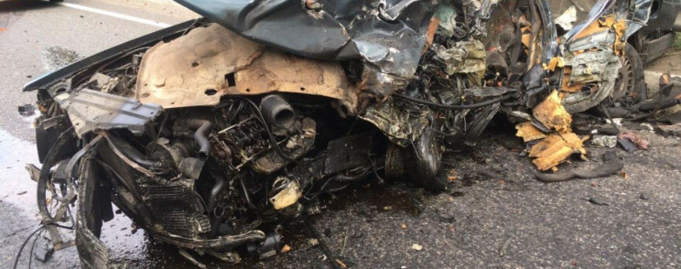 В Харьковской области легковушка на встречке въехала в грузовик, есть погибший
